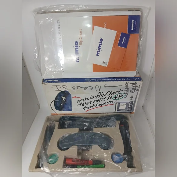 Mimio FlipChart Interactive System - Picture 1 of 8